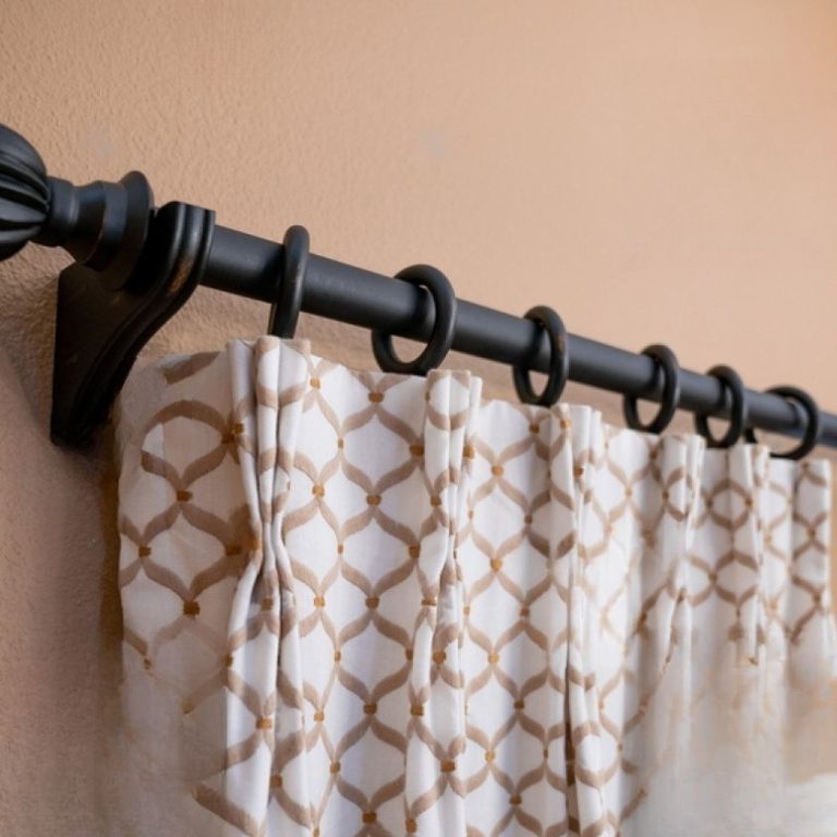 Choosing the Right Material for Your Curtain Rods