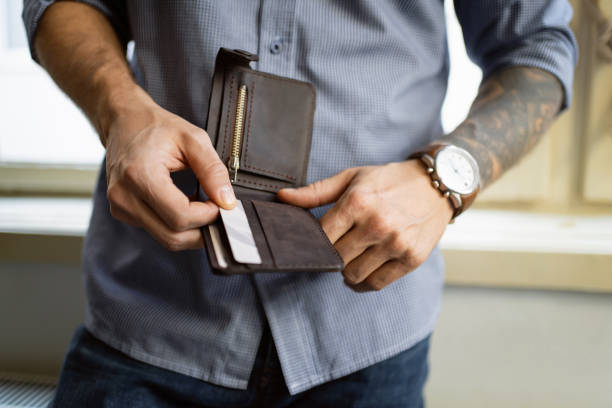 From Leather Classics to Tech-Savvy Designs: Exploring the World of Men’s Wallets