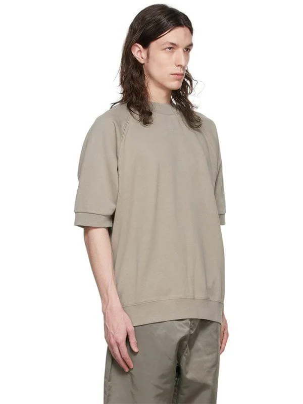 Read more about the article Essentials T-Shirts: Everyday Wear with a Premium Feel